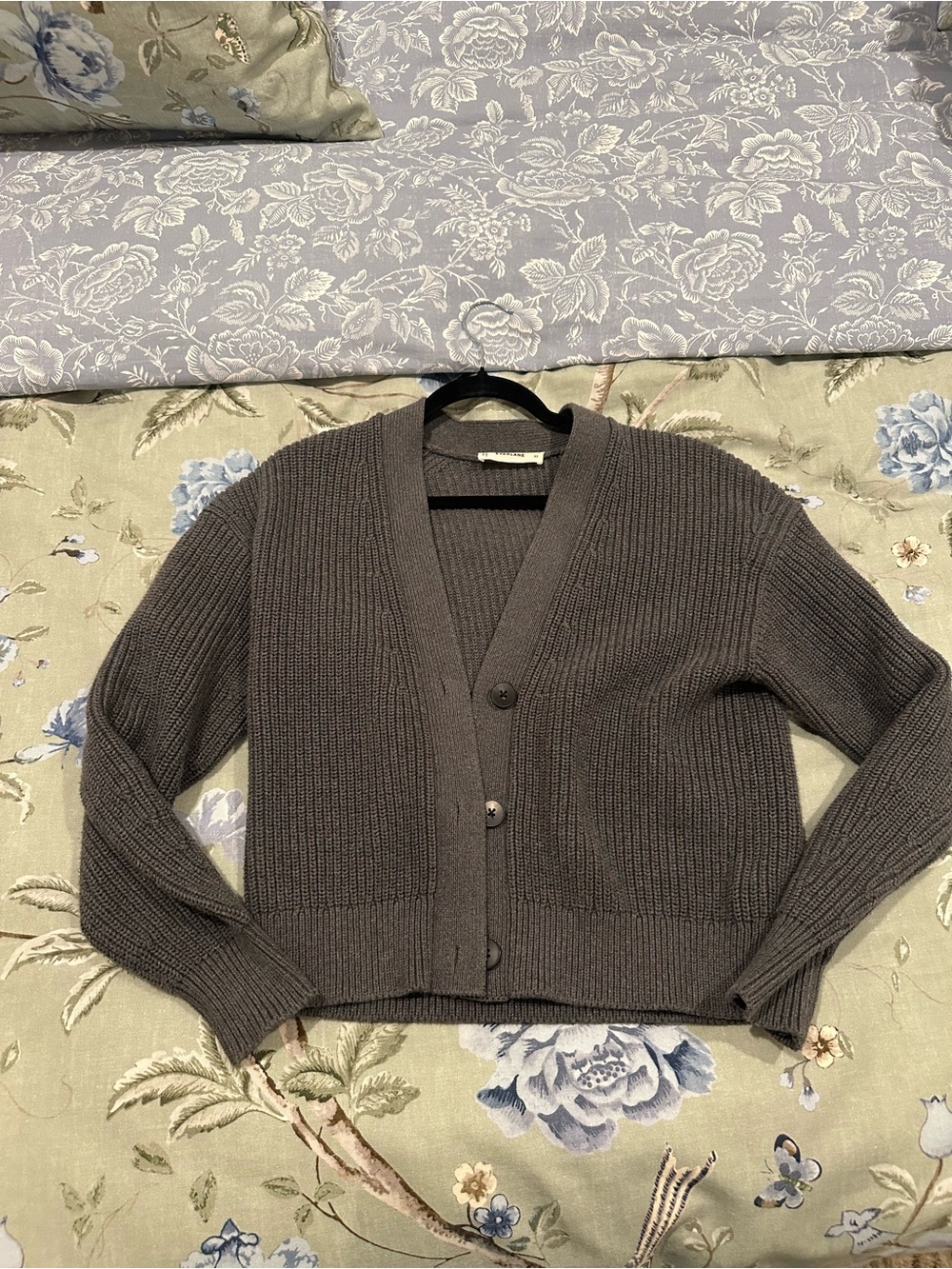 Everlane Gray Ribbed V-Neck Button Cardigan - Picture 3 of 9